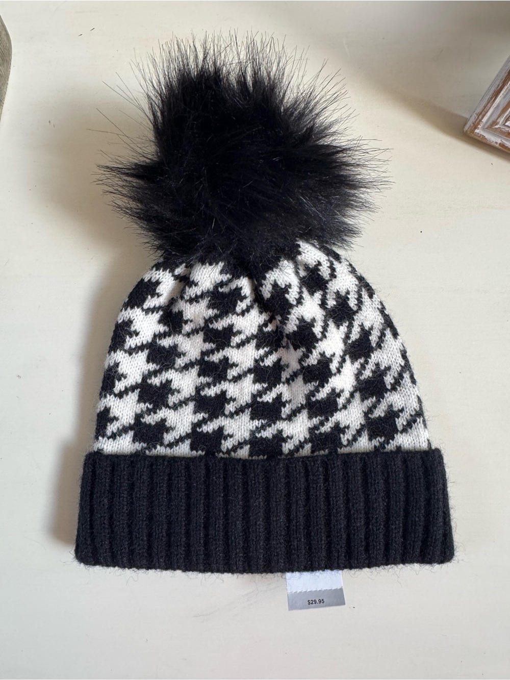 Express women’s Black & White Houndstooth Pom Beanie NWT